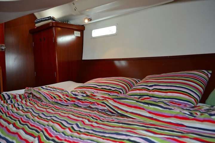 Room 10 of 18