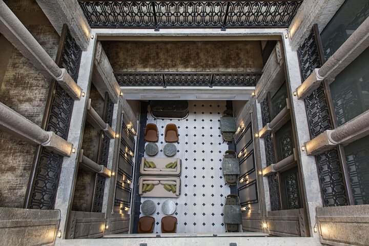 Hotel 2 of 107