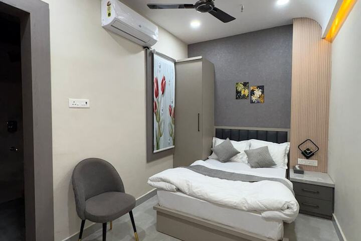Room 4 of 11
