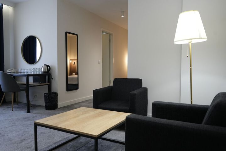 Room 53 of 110