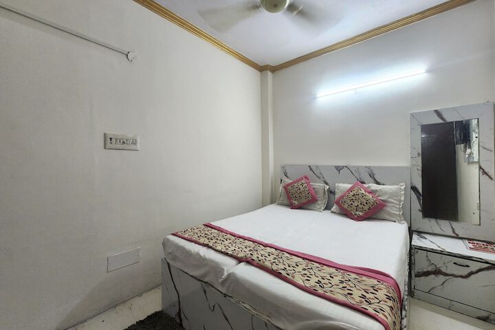 Room 11 of 22