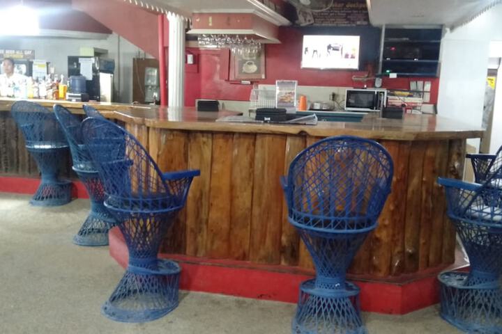 Lounge 21 of 26