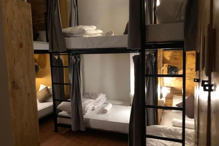 Room 6 of 13