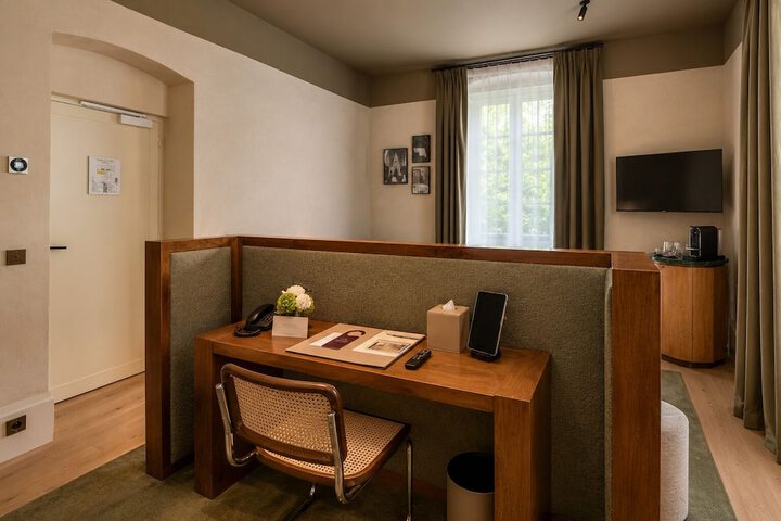 Room 9 of 50