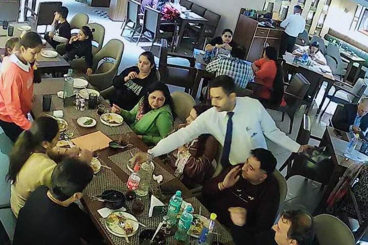Dining 42 of 45