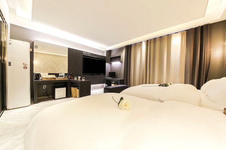 Room 11 of 74