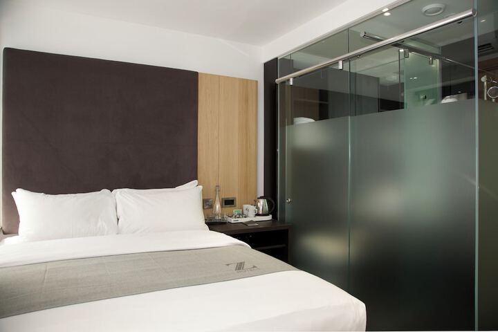 Room 12 of 39