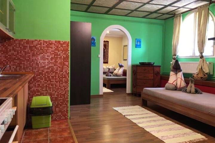 Room 5 of 121