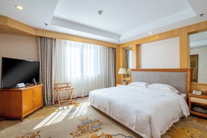Room 13 of 26