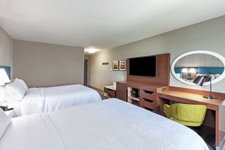 2 Queen Beds Hearing Accessible (8 of 9)