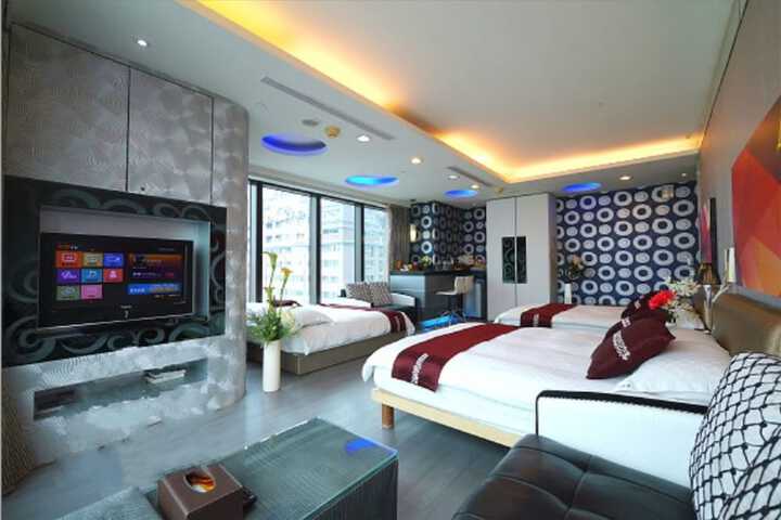 Room 6 of 98