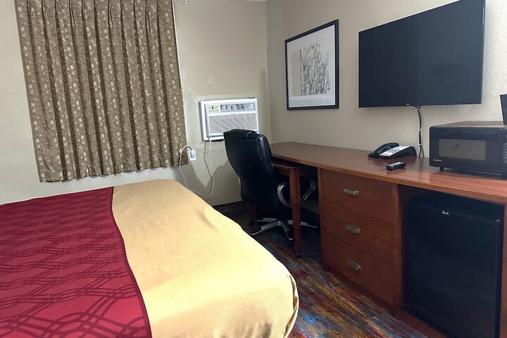 1 King Bed (9 of 11)