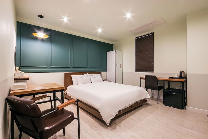 Room 34 of 37