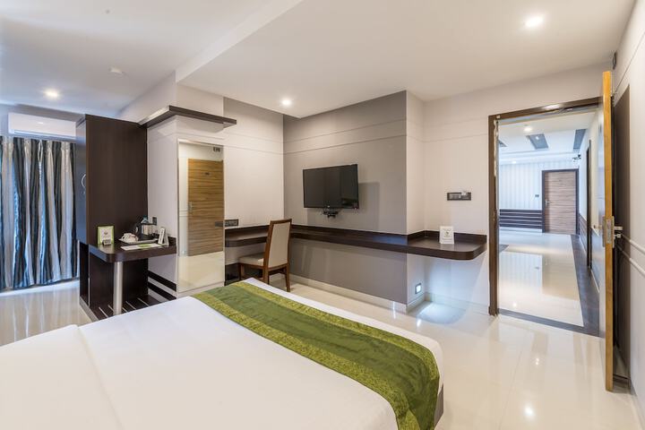 Room 9 of 33