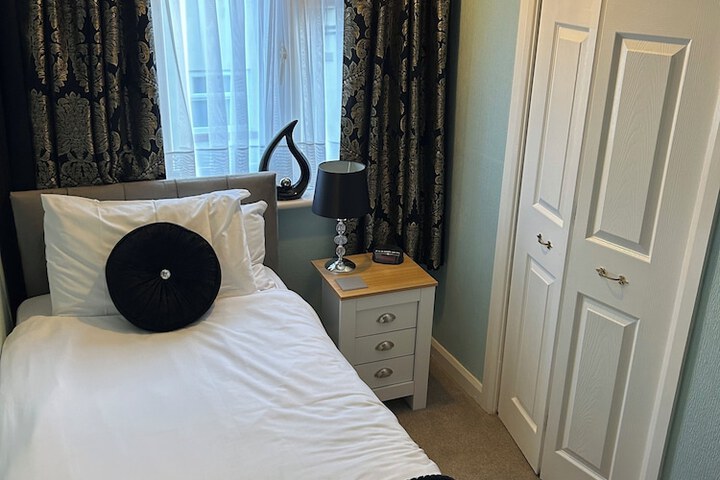 Room 17 of 59
