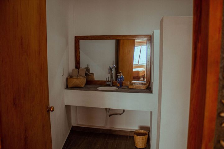 Room 6 of 42
