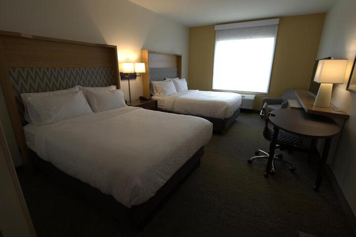 2 Queen Beds (6 of 6)