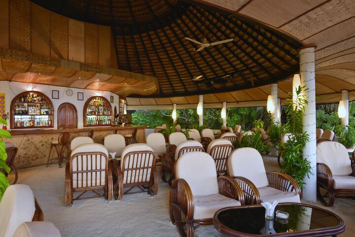 Lounge 83 of 134