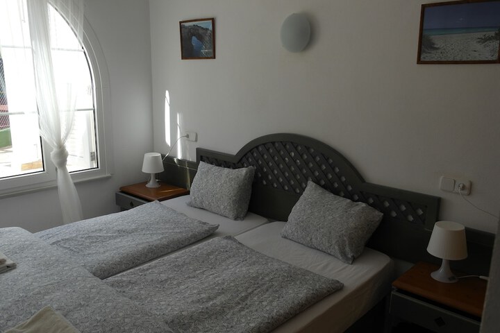 Room 28 of 51