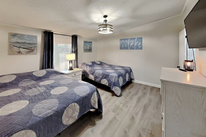 Room 6 of 47
