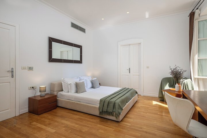 Room 6 of 32