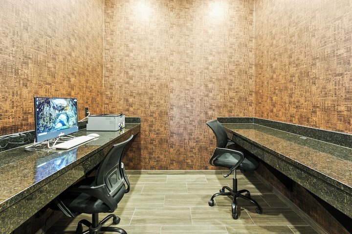 Business Center 86 of 100