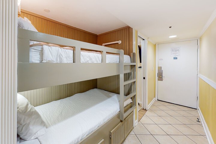 Room 13 of 114