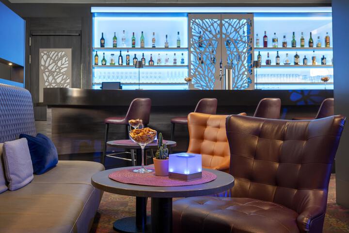 Lounge 99 of 179