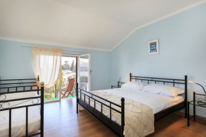 Room 208 of 450