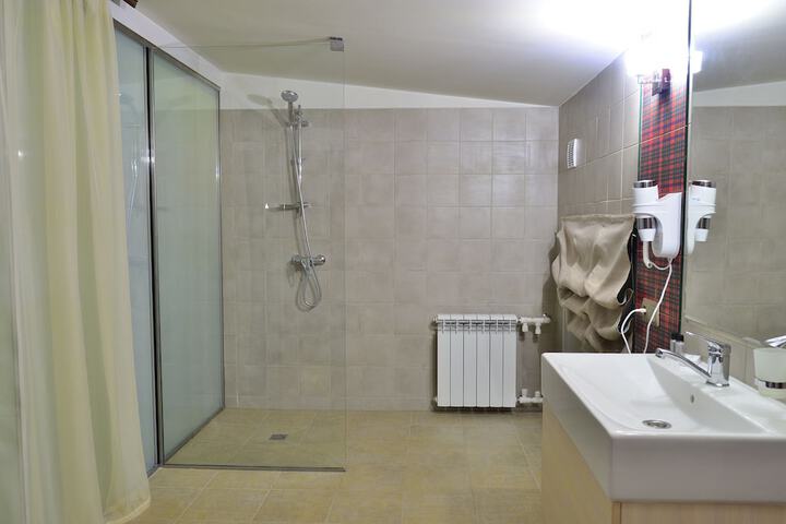 Room 15 of 27