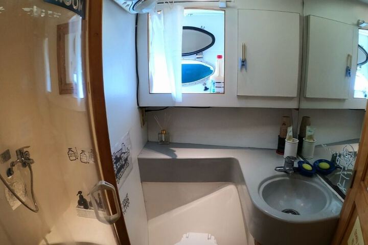 Room 15 of 21