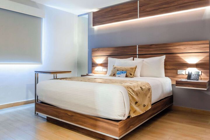 1 Queen Bed (15 of 16)