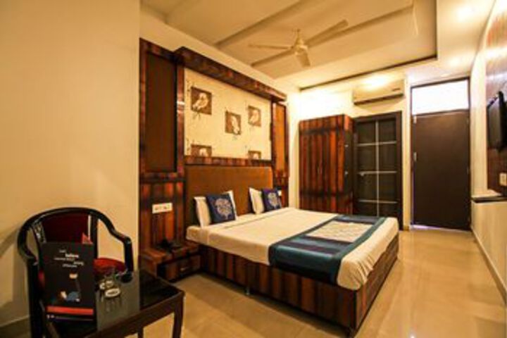 OYO 8429 Hotel Raj