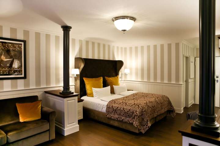 Room 34 of 77