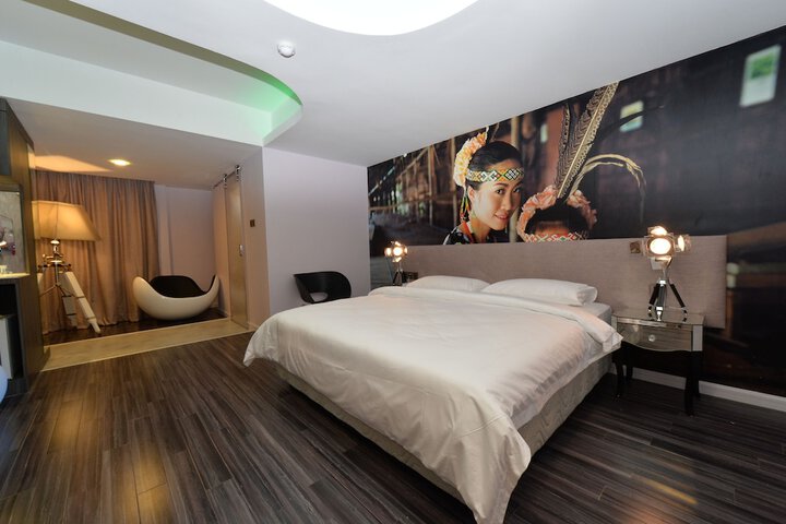 Room 12 of 34