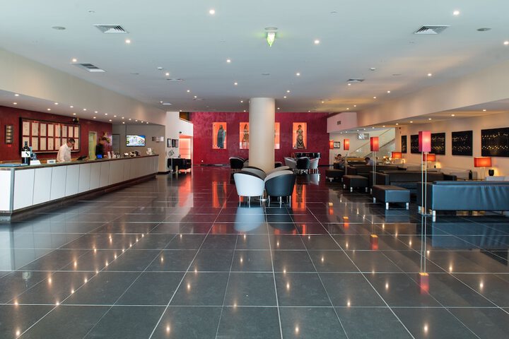 Entrance & Lobby