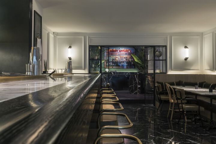 Lounge 66 of 72