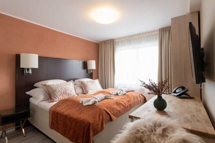 Room 4 of 43