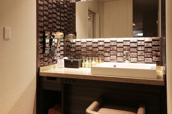 Room 64 of 73