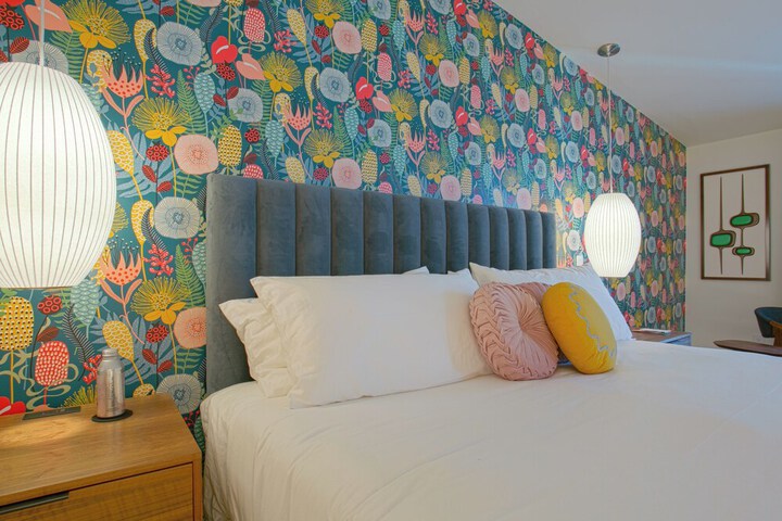 Room 12 of 28