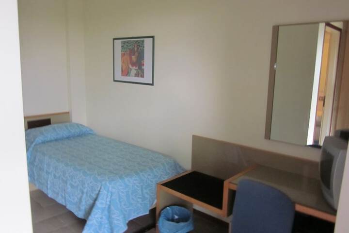 Room 3 of 37