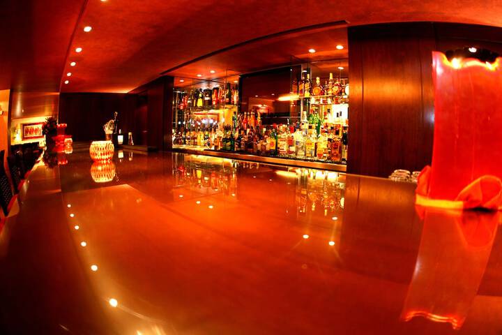 Lounge 84 of 101