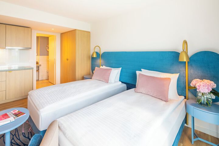 Room 21 of 50