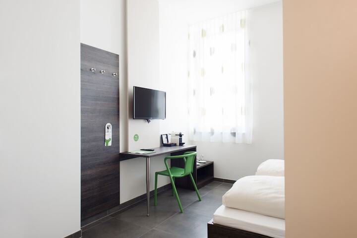 Room 30 of 60