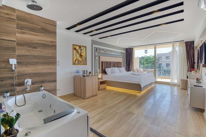 Room 2 of 32