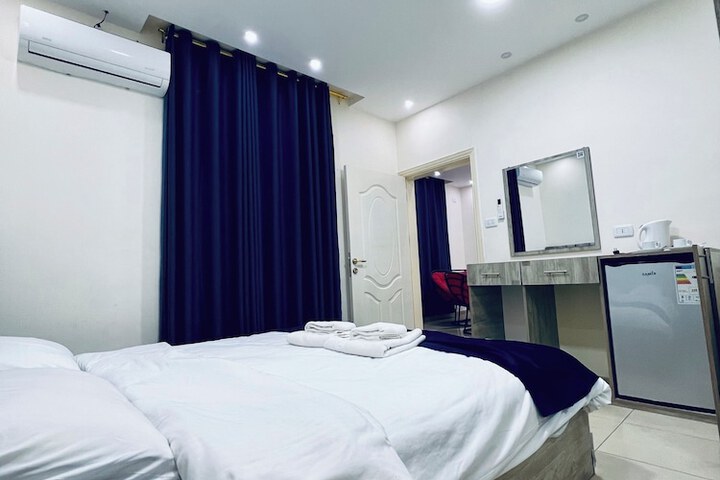 Room 11 of 18