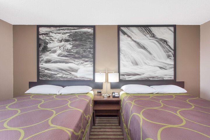 2 Queen Beds (3 of 7)
