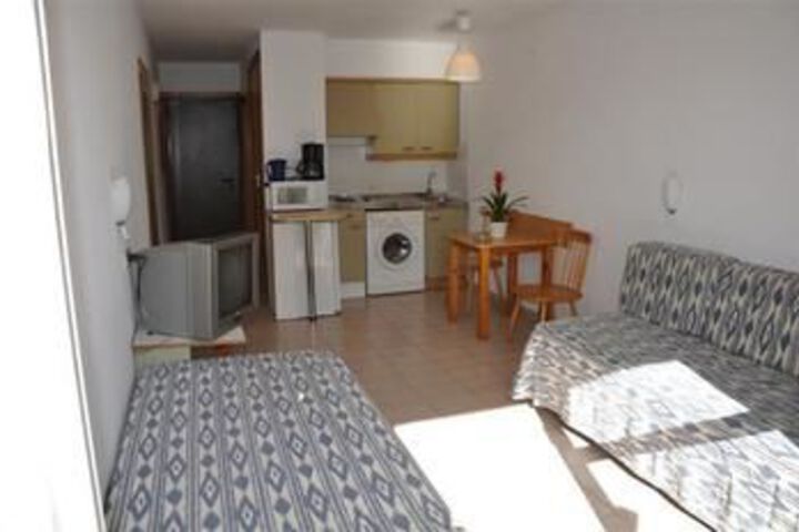 Room 11 of 28