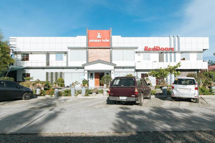 RedDoorz Plus at Jollydays Hotel Nueva Ecija