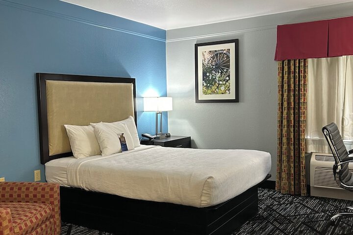 1 Queen Bed Mobility Accessible (1 of 10)